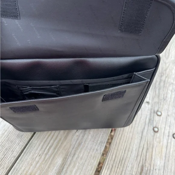 Fellowes Black Leather Wheeled Carry-on Travel Bag
22" handle #Pilots #Business - Picture 13 of 15